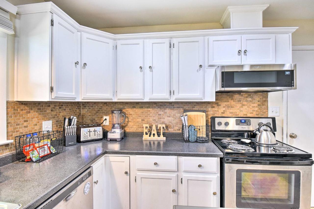 Charming Hampton Home With Yard 2 Mi To Beach! Ngoại thất bức ảnh